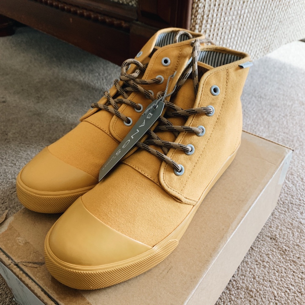 BANGS- YELLOWSTONE HIGH TOPS (NEVER WORN)